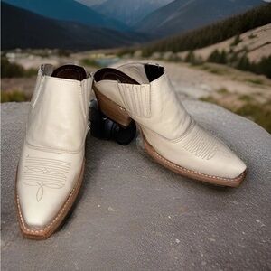 Freebird By Steven Wentworth Slip On Heel Women 6 Ivory 2’’ Heel Western Leather